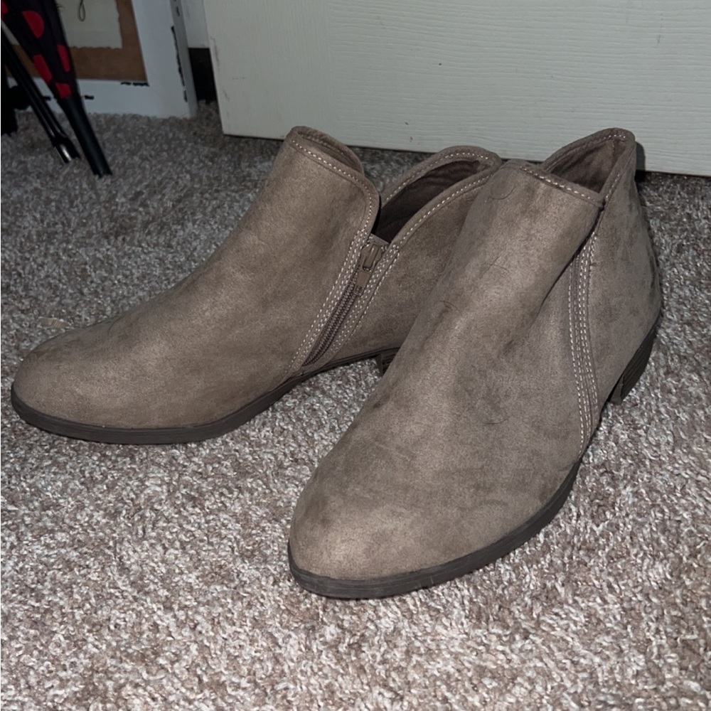 Women’s bootie shoes